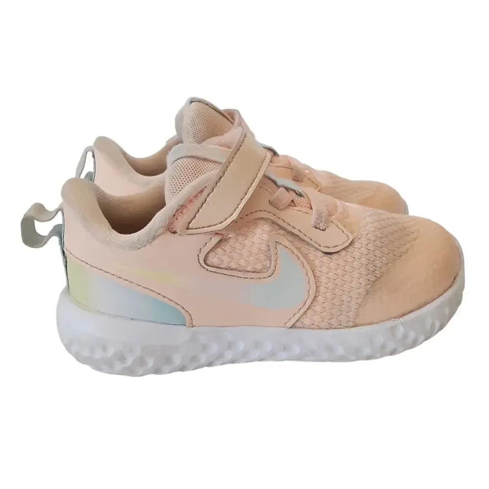 Nike Revolution 5 SE Sneakers Girls 8 Peach Pink Running Shoes Back to School
